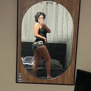 Meet your Posher, Abril